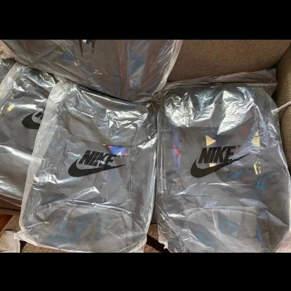 Nike Kyrie Irving Elite Basketball Backpack - Picture 6 of 6